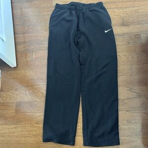 Vintage men’s Nike track pants. Black size M